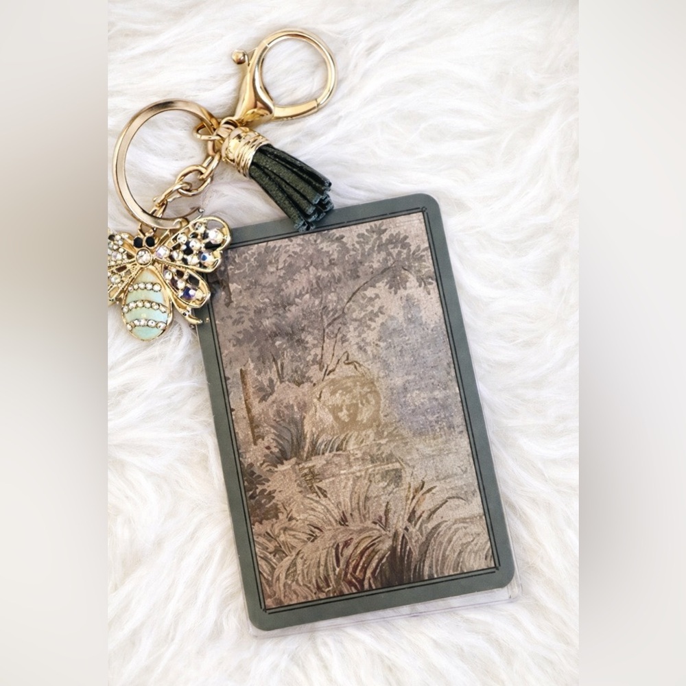 Gucci collectible playing card with key Chain